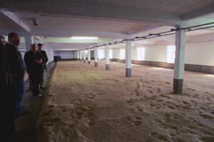 �L���Malt Barn