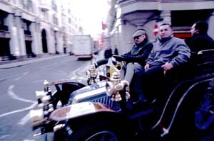 �x���̒��A�^�]���y����