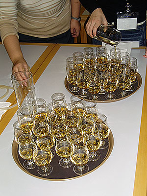 �O���X�ɒ������M�o����